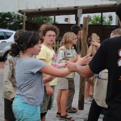 Uitladen Materiaal  25 - Scouts en Gidsen Zaventem 